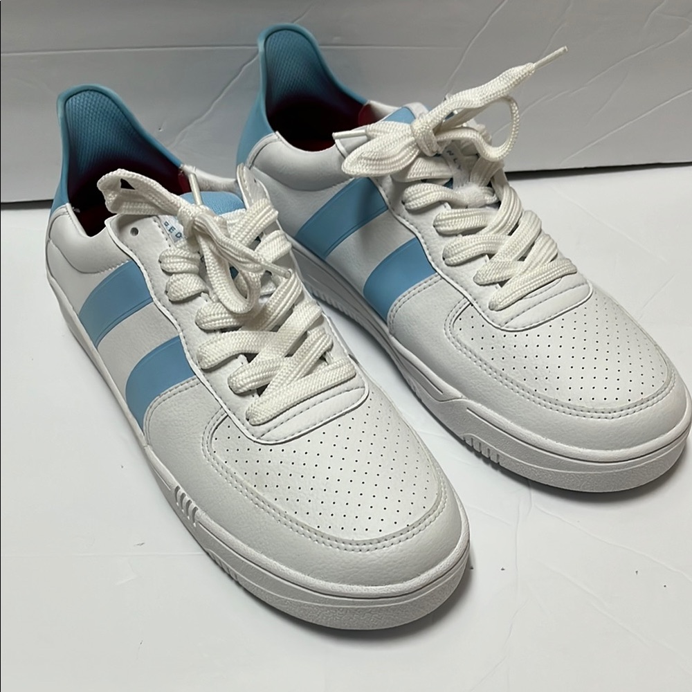 NWOT Men’s Redvanly Golf Shoes Size 12 in Carolina Blue and White
